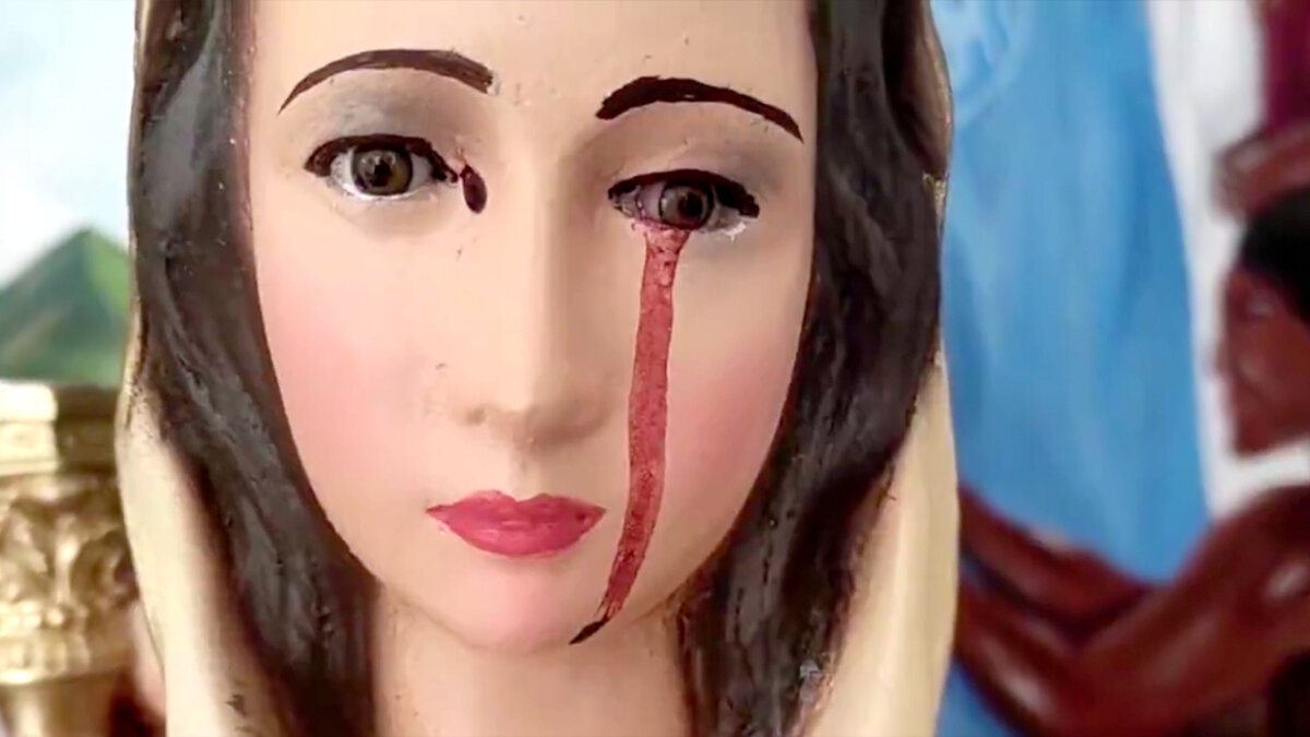 En video: Virgen 'lloró' sangre en una capilla de Bucaramanga En redes sociales se ha viralizado un video en donde se puede ver a una virgen mientras, supuestamente, llora sangre.