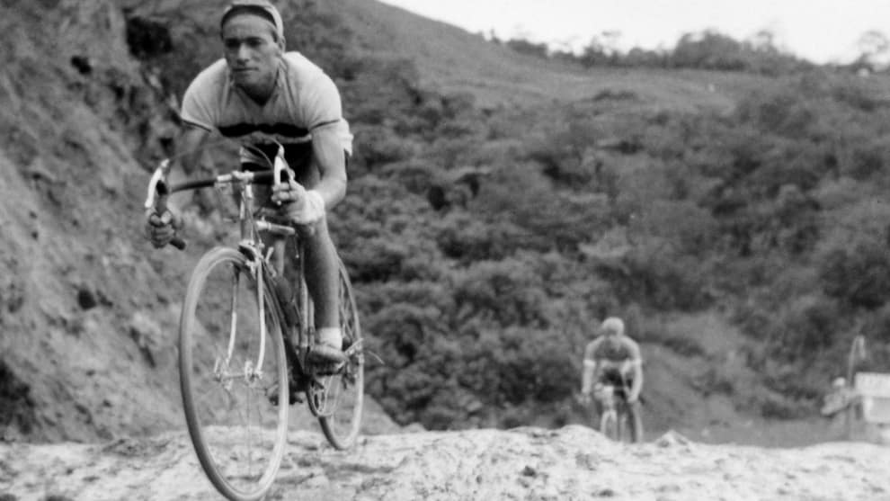 Murió Efraín 'El Zipa' Forero, campeón de la primera Vuelta a Colombia Este lunes se registró la muerte de Efraín ‘El Zipa’ Forero a sus 92 años. El ciclista fue el primer campeón de la Vuelta a Colombia en 1951 y ganó cuatro veces el campeonato nacional de ruta.