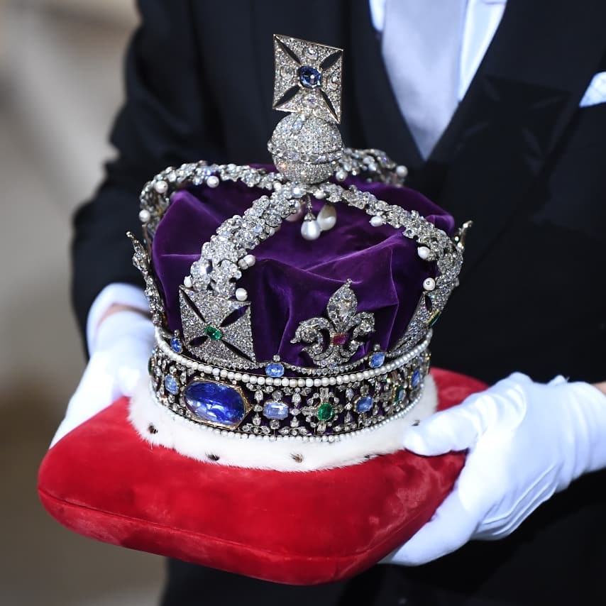 Así fue la proclamación del nuevo rey británico, Carlos III Carlos III fue oficialmente proclamado este sábado rey del Reino Unido, abriendo una nueva era en la historia de un país que se prepara para despedir a Isabel II, su guía y símbolo de estabilidad durante siete décadas.