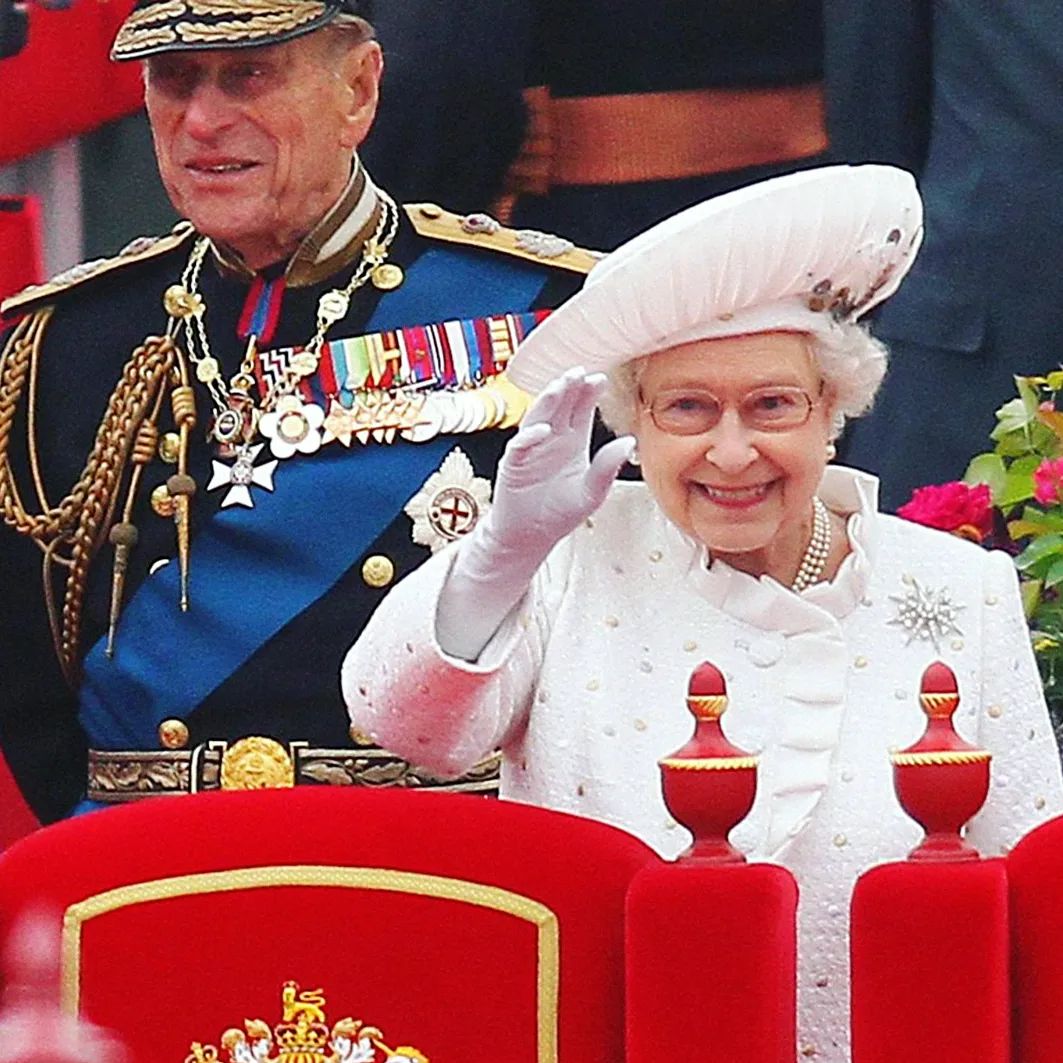 Así fue la proclamación del nuevo rey británico, Carlos III Carlos III fue oficialmente proclamado este sábado rey del Reino Unido, abriendo una nueva era en la historia de un país que se prepara para despedir a Isabel II, su guía y símbolo de estabilidad durante siete décadas.