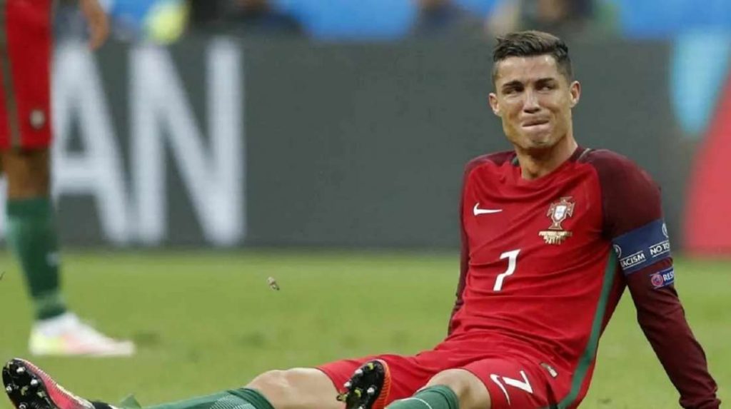 La dura enfermedad que tendría Cristiano Ronaldo Cristiano Ronaldo está pasando por un bajón futbolístico que estaría ligado a una fuerte depresión por la perdida de su hijo.
