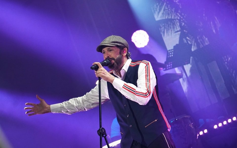 Se confirma el segundo concierto de Juan Luis Guerra en Colombia Le sucedió a Coldplay, así como a Andrés Cepeda y sus cinco conciertos. Ahora el turno es para el artista dominicano Juan Luis Guerra.