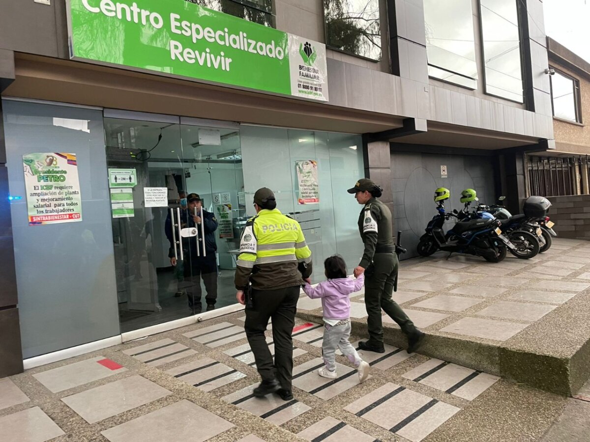 Rescatan a 20 menores de la mendicidad y trabajo infantil en Bogotá Durante un recorrido por varias localidades de Bogotá, las autoridades rescataron este sábado a 20 menores de edad, 9 colombianos y 11 de venezolanos, encontrados en actividades de mendicidad y trabajo infantil.