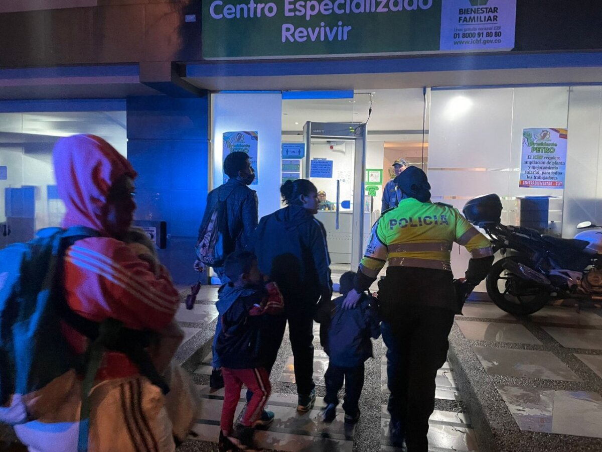 Rescatan a 20 menores de la mendicidad y trabajo infantil en Bogotá Durante un recorrido por varias localidades de Bogotá, las autoridades rescataron este sábado a 20 menores de edad, 9 colombianos y 11 de venezolanos, encontrados en actividades de mendicidad y trabajo infantil.