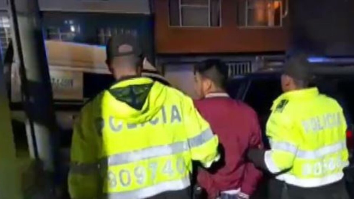 Capturados tres pillos que hurtaban bicis en el sur de Bogotá Tres pillos menos por las calles de Bogotá. Este martes en las horas de la noche las autoridades capturaron a los bandidos luego de que hicieran de las suyas en diferentes sectores de la ciudad.