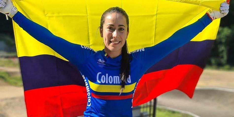 El emotivo mensaje de Mariana Pajón a las 'Superpoderosas' Por medio de su cuenta de Twitter la reina del BMX, Mariana Pajón, les envió un emotivo mensaje a las jugadoras de la selección Colombia Sub-17, que disputarán este domingo la final del mundo ante España.