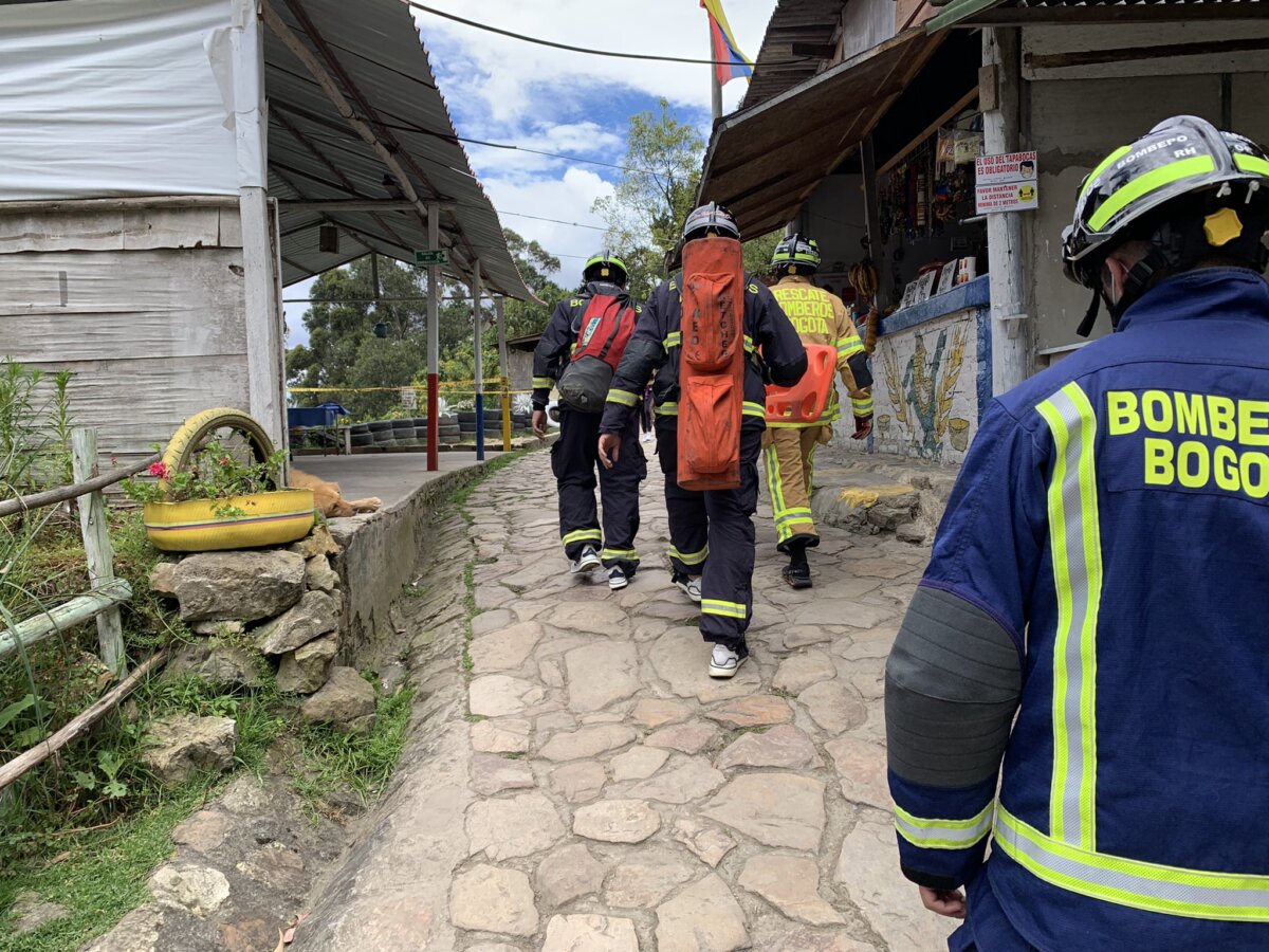 Dos personas cayeron por un barranco en el cerro de Monserrate Emergencia en Monserrate. En la tarde de este domingo, los Bomberos de Bogotá informaron que dos personas se cayeron por un barranco mientras estaban en el sendero turístico.