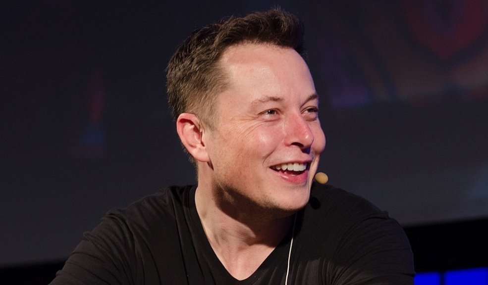 Elon Musk ya toma drásticas decisiones en Twitter El empresario milmillonario Elon Musk ha expulsado a todo el consejo de administración de Twitter, compuesto de nueve miembros, por lo que el organismo únicamente contará desde ahora con un único miembro: él mismo.