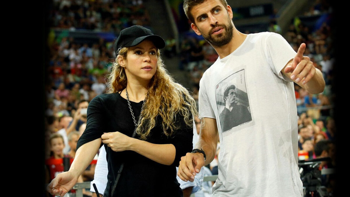 Primeras fotos de los hijos de Shakira con novia de Piqué El divorcio de Shakira y Piqué sigue siendo el tema del momento en medios de comunicación a nivel nacional e internacional. A esto se suma el romance del futbolista con Clara Chía, de 23 años.
