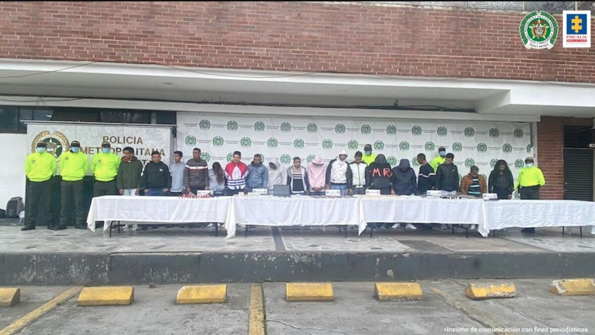 Cárcel para 17 integrantes del 'Tren de Aragua' El pasado 12 de octubre la Policía Metropolitana de Bogotá realizó un operativo en la localidad de Kennedy que dejó como saldo la captura de 19 integrantes de la peligrosa banda delincuencial 'Tren de Aragua', entre los que se encontraba un teniente del CAI Caldas.