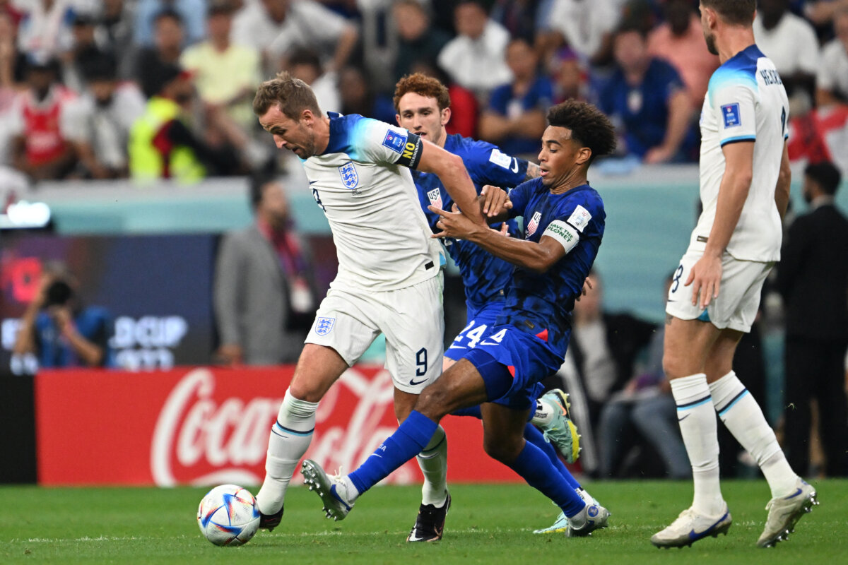 Sin goles empató Inglaterra y Estados Unidos Tras un espectacular debut, Inglaterra ofreció el viernes su versión más pragmática para asegurar un empate 0-0 ante una mejorada Estados Unidos con el que pone un pie en los octavos de final de Catar-2022.