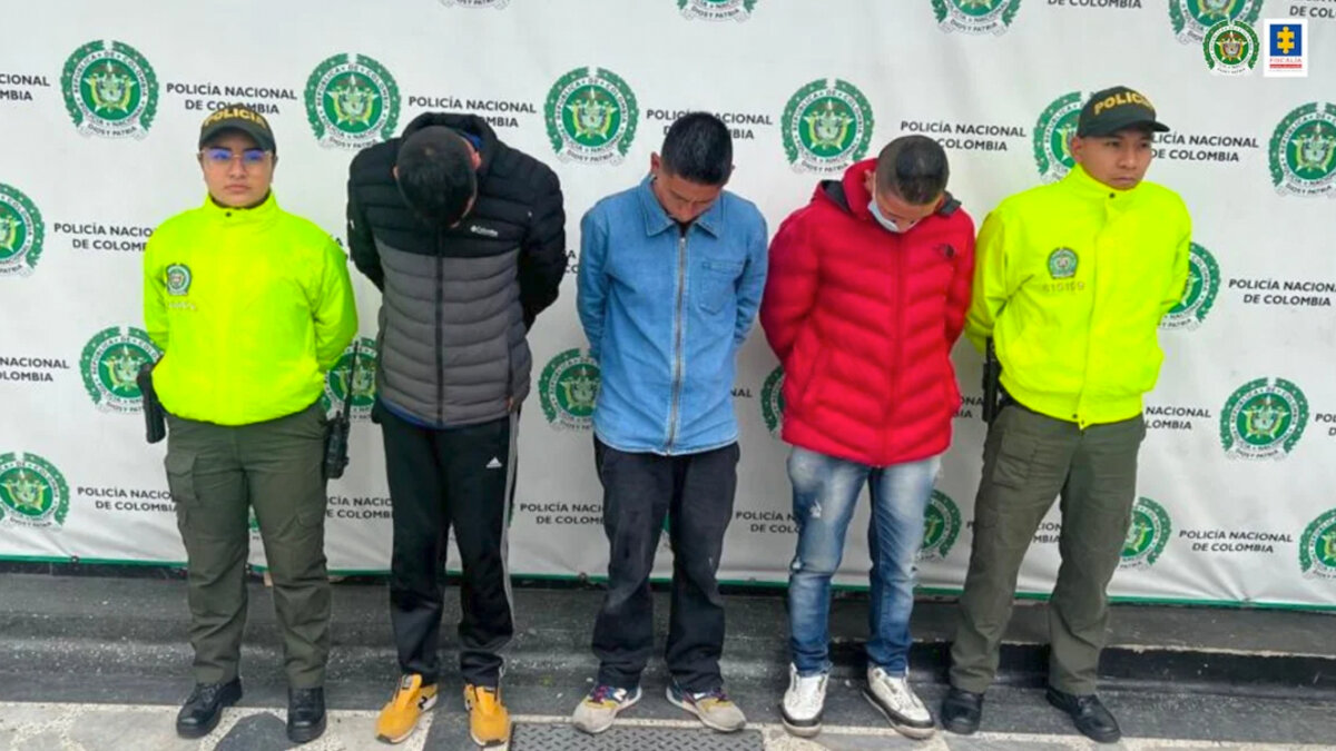A la cana 'Los McClain', ladrones de motocicletas en Bogotá En la mañana de este viernes se confirmó la captura de 3 integrantes de la buscada banda criminal conocida como 'Los McClain', quienes se dedicaban al hurto de motocicletas en Bogotá.