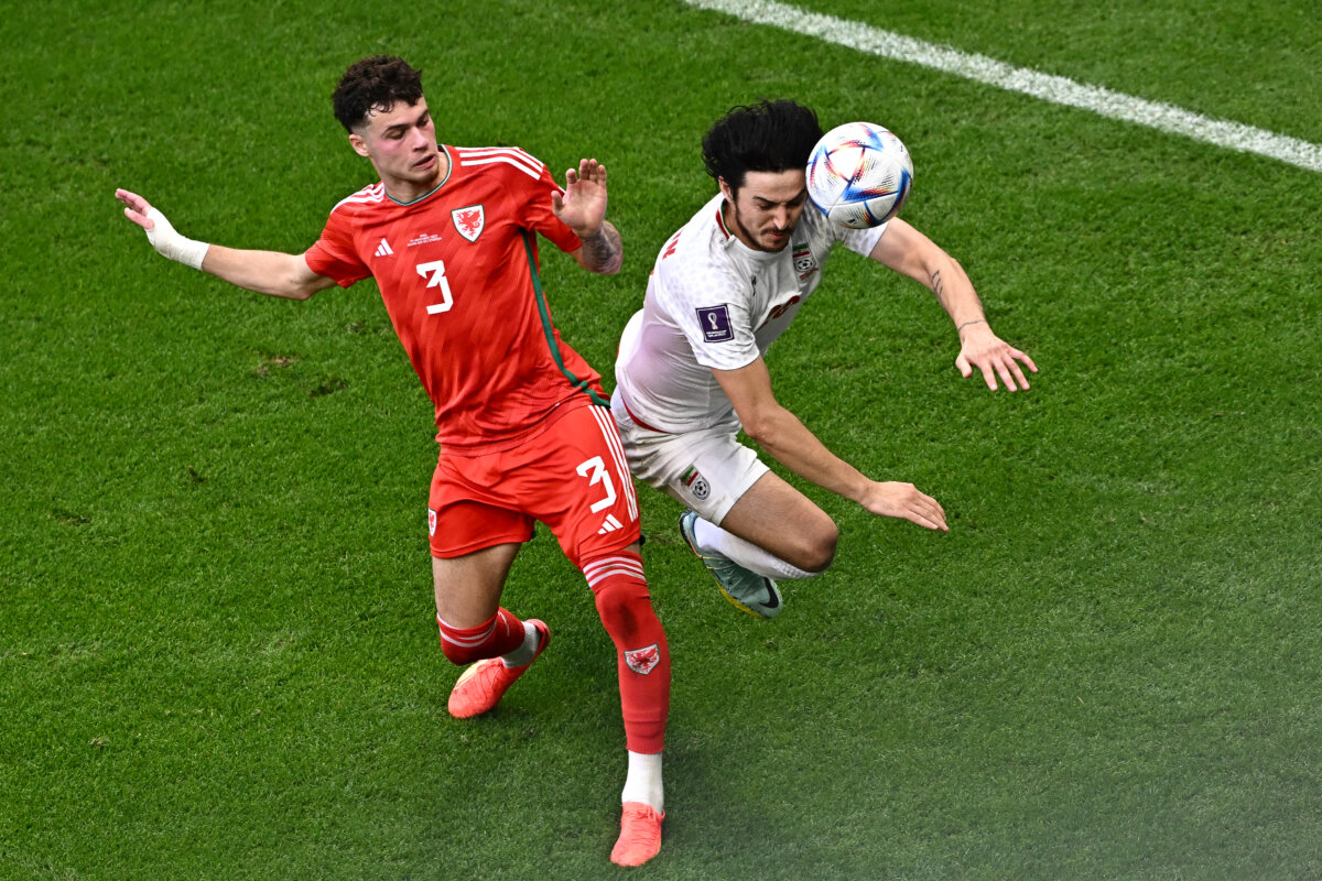 Triunfazo de Irán ante la Gales del ‘helado’ Bale Irán puede soñar con alcanzar los primeros octavos de final de una Copa del Mundo de su historia gracias a la victoria por 2-0 contra Gales, el viernes en Doha, en el segundo partido del grupo B del Mundial-2022.