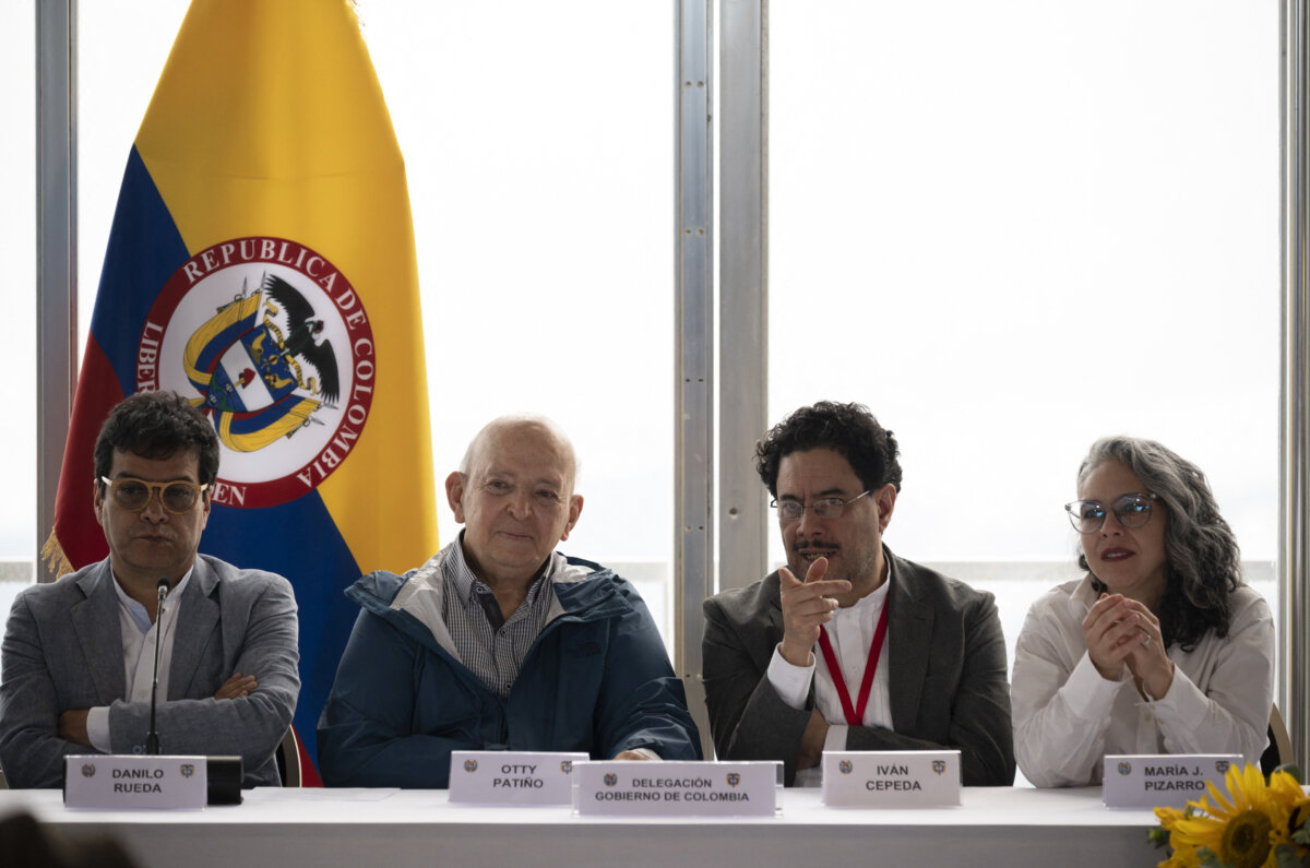 Gobierno de Colombia y el ELN reanudaron conversaciones en Venezuela En el Hotel Humboldt, en el Cerro Ávila, en Caracas, Venezuela, el Gobierno de Colombia y el Ejército de Liberación Nacional (ELN) reanudaron oficialmente las conversaciones de paz, con la intención de consolidar un acuerdo que cese la violencia en el territorio nacional.
