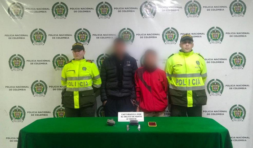 Cayeron 3 bandas criminales dedicadas a robar taxistas en Bogotá La Policía de Bogotá logró en las últimas horas la captura de 13 personas que pertenecían a diferentes bandas criminales que se dedicaban a robar taxistas en diferentes localidades de la capital.