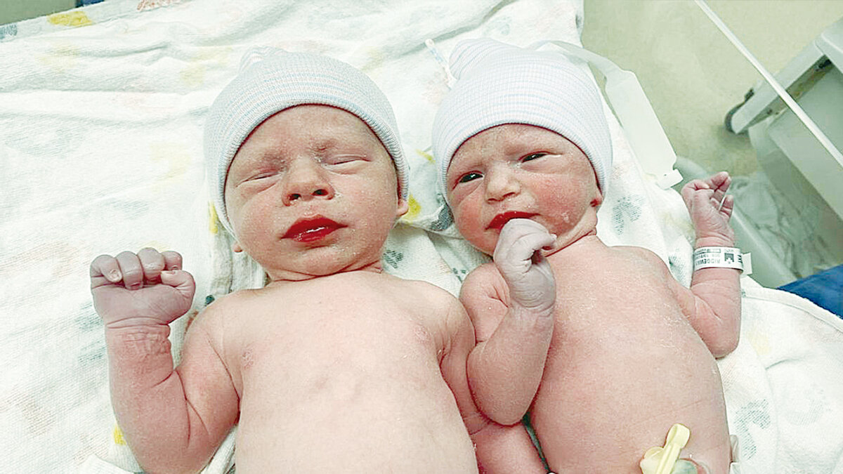 Tras 30 años concebidos, gemelos ven la luz El padre original de los gemelos, fue un hombre que en 1992 decidió congelar el embrión que había obtenido con su esposa. De ese embrión finalmente nacieron los gemelos, lo cuales técnicamente son los bebés más ‘viejos’ del mundo.