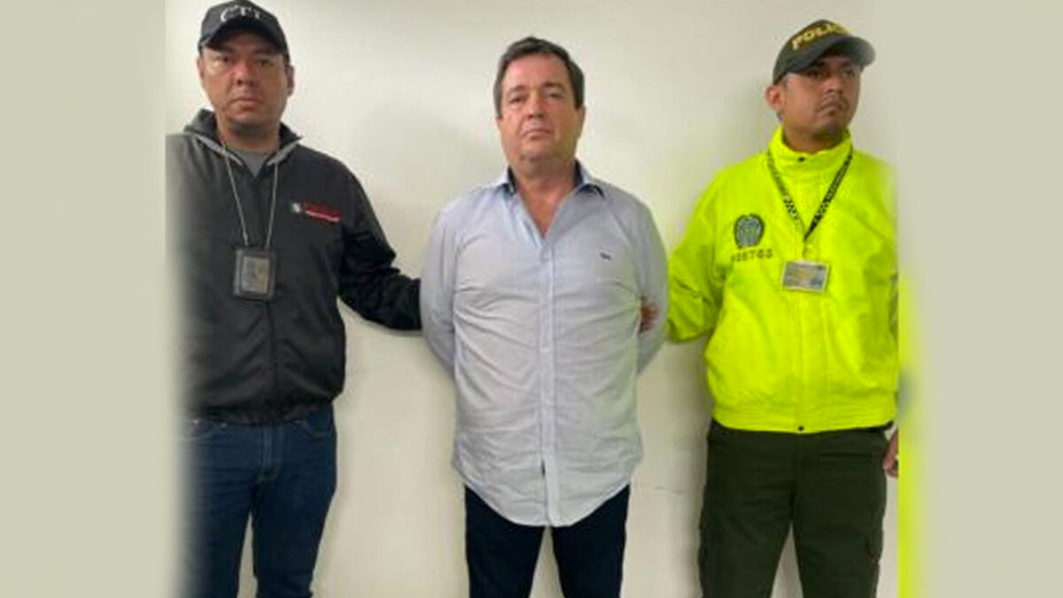 Capturan a alias 'ojitos azules', exjefe paramilitar de las AUC Las autoridades capturaron en Barranquilla a Darío Alberto Laino, alias ‘Ojitos Azules’, uno de los señalados exjefes y principales financiadores del denominado Bloque Norte de las extintas AUC.