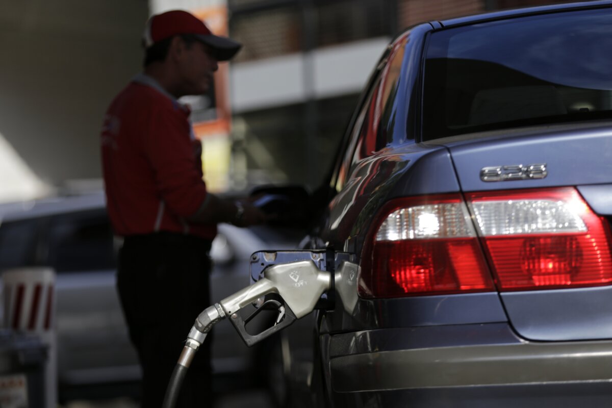 ¡Aliste el bolsillo! gasolina vuelve a subir en diciembre Pilas, porque el ministro de Hacienda, José Antonio Ocampo, confirmó que el precio de la gasolina volverá a subir a partir del próximo jueves 1 de diciembre en el marco de los anuncios previos del Gobierno Nacional.