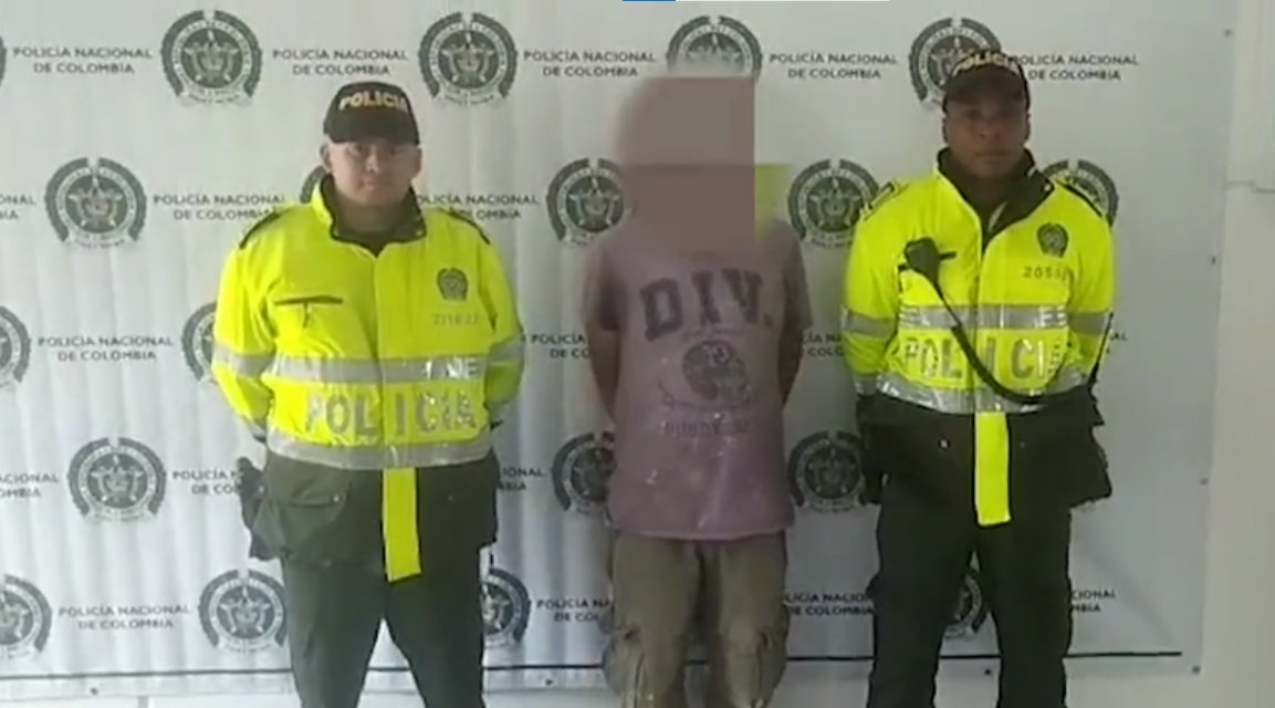 Policía logró la captura de 3 personas por diferentes delitos en Bogotá La Policía Metropolitana de Bogotá logró la captura de tres sujetos en diferentes localidades, por los delitos de homicidio, porte ilegal de armas y abuso.