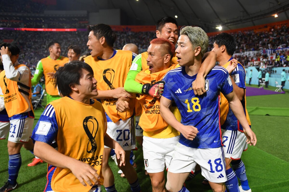 Histórico: Japón derrota a la poderosa y encopetada Alemania Japón firmó una remontada para la historia al derrotar 2-1 a Alemania este miércoles en el estadio Khalifa de Doha, en la entrada en liza de ambos equipos en el Mundial de Catar, un día después de que Argentina cayera por el mismo resultado ante Arabia Saudita. 