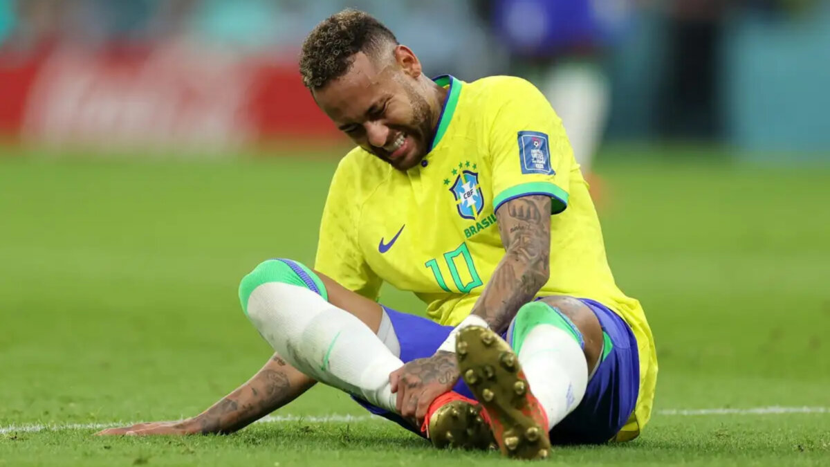¡Impactante! Así se ve el tobillo de Neymar días después de su lesión Neymar salió entre lágrimas durante el partido de Brasil antes Serbia al minuto 80 cuando la verdeamarela hacía su debut en el Mundial.