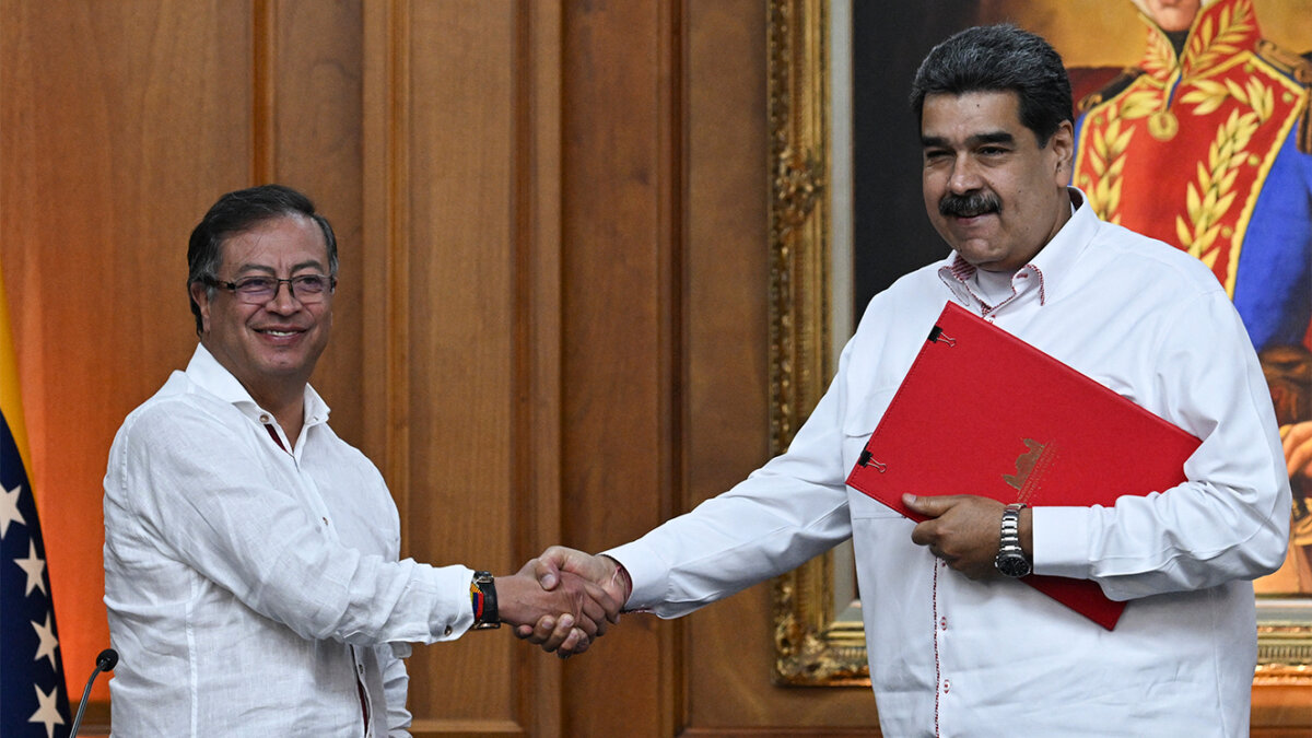“Aquí estamos para recomenzar un camino”, Petro tras reunión con Maduro Este martes 1 de octubre, se llevó a cabo una reunión entre Gustavo Petro y el jefe de estado venezolano, donde tocaron algunos temas de interés nacional y bilateral.