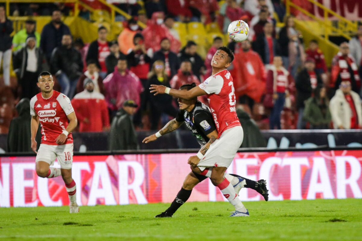 2-0 al Pereira, gran triunfo de Santa Fe en El Campín Independiente Santa Fe asumió el liderato del grupo A de los cuadrangulares semifinales de la liga BetPlay II-2022, luego de derrotar 2-0 al Deportivo Pereira en el estadio El Campín, en juego válido por la segunda fecha.