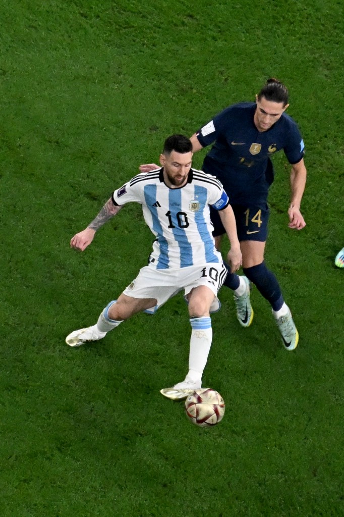Messi y su combo se llevan su tercera Copa del Mundo Arrancó la gran final del Mundial y estará a manos de las grandes Selecciones de Argentina y Francia, donde la albiceleste se llevó la victoria en la definición de penales.