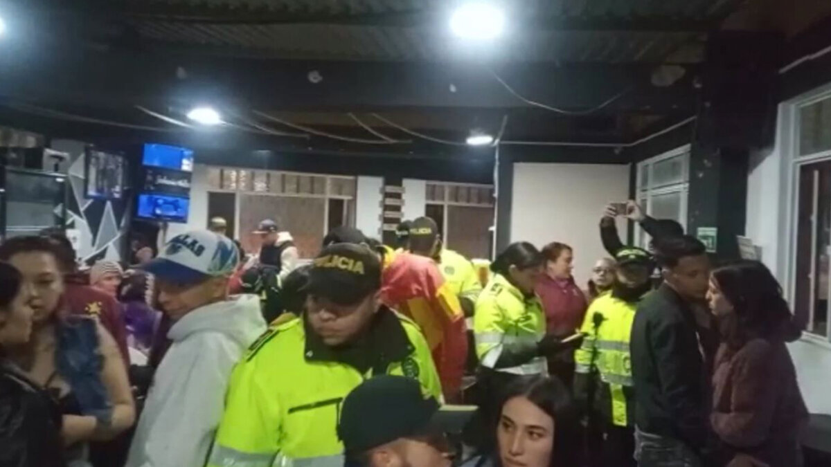 803 comparendos colocó la Policía en la noche de Velitas La Policía Metropolitana de Bogotá presentó el balance de la celebración del Día de las Velitas en la ciudad de Bogotá y reveló que se impusieron 803 comparendos.