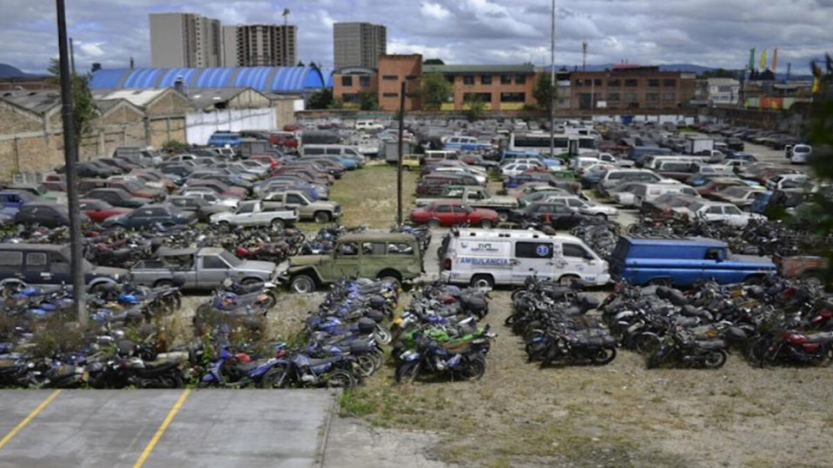 ¡Aproveche! Movilidad Bogotá subastará más de 500 vehículos abandonados La Secretaría Distrital de Movilidad realizará nuevamente una subasta de vehículos que están declarados en abandono en los patios de Bogotá, así que aproveche, porque hay un lote de 575 vehículos que están a disposición.