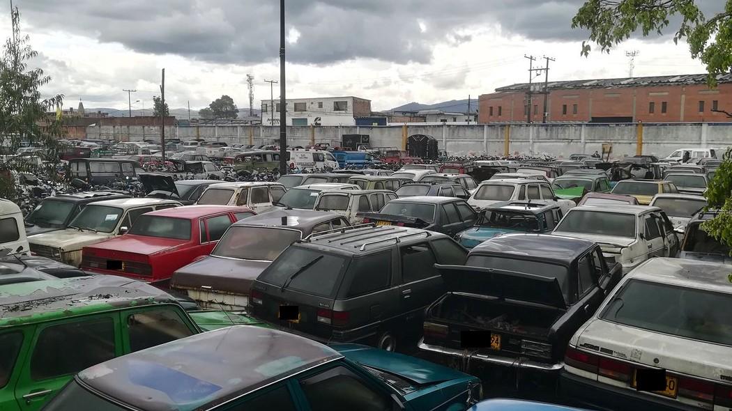 ¡Aproveche! Movilidad Bogotá subastará más de 500 vehículos abandonados La Secretaría Distrital de Movilidad realizará nuevamente una subasta de vehículos que están declarados en abandono en los patios de Bogotá, así que aproveche, porque hay un lote de 575 vehículos que están a disposición.