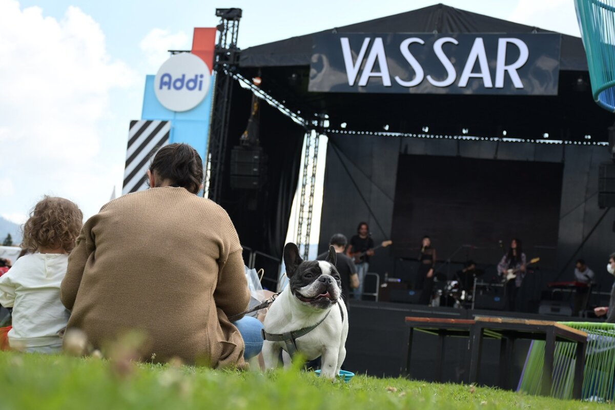Vassar vendrá con muchos más metros cuadrados de feria en Bogotá Bogotá se encuentra en plena temporada de ferias. Inició Expoartesanías en Corferías, así como la Feria Eva en el Parque de la 93, y ahora, en el Parque Country, una edición más de Vassar.