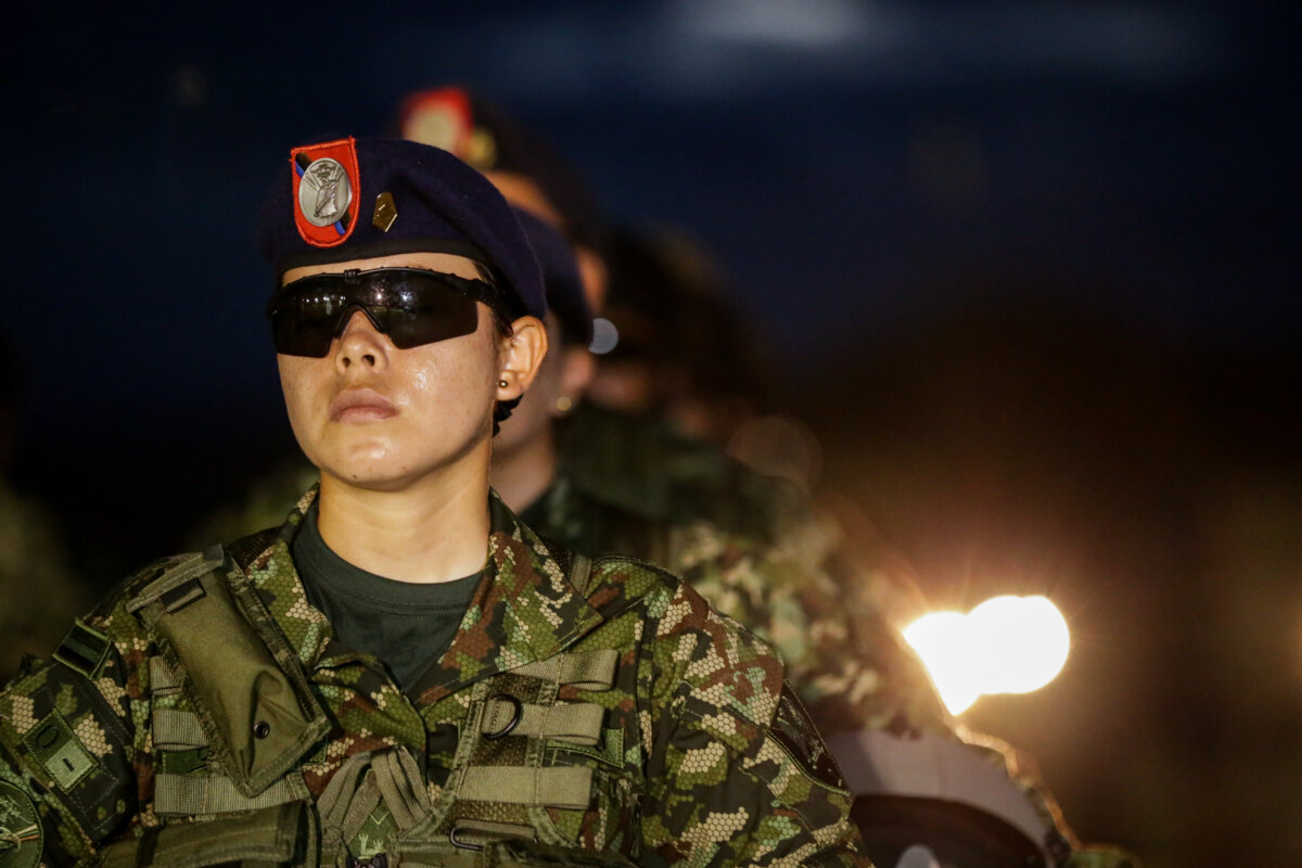Más de 8.000 soldados custodiarán Bogotá y Cundinamarca en diciembre El Ejército informó que desplegará un dispositivo de más de 8.000 hombres para custodiar la seguridad de los colombianos en Bogotá y Cundinamarca.