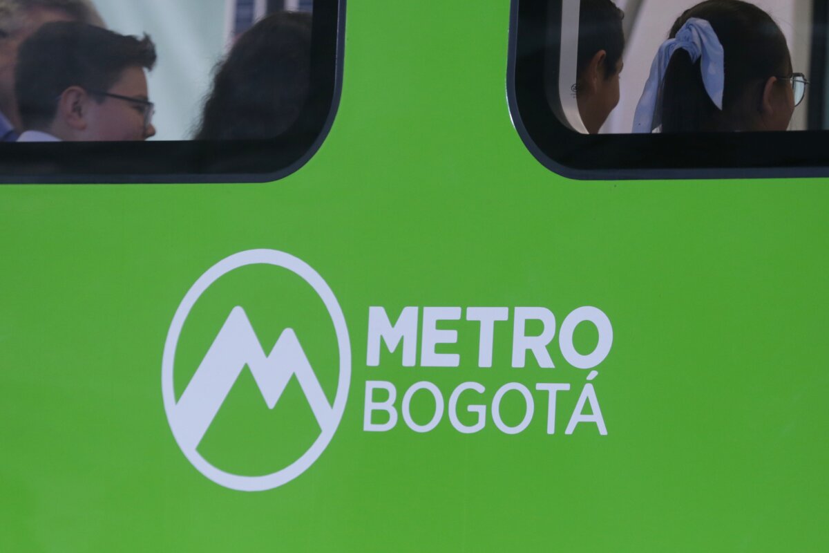 Licitación para segunda línea del metro de Bogotá se abrirá en 2023 Esta semana el Metro de Bogotá estuvo en el ojo público, pues el consorcio chino encargado de la obra no habría logrado el cierre financiero en los tiempos previstos, hoy vuelve a ser noticia con el anuncio de Claudia López de que el próximo año se abrirá la licitación para la segunda línea.