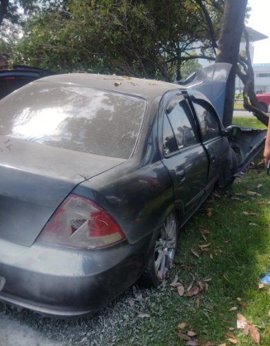 Grave accidente: vehículo chocó contra un árbol en Fontibón En la mañana de este miércoles 28 de diciembre, se presentó un grave accidente en la localidad de Fontibón donde un vehículo particular chocó contra un árbol.