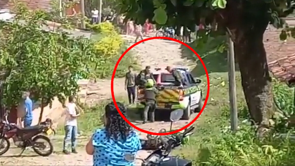 ¡Infame ataque! explosión en el Cauca dejó un policía muerto y dos más heridos Un policía murió y dos más resultaron heridos en un atroz atentado que se presentó en la mañana de este jueves 15 de diciembre en el municipio El Bordo, Cauca.
