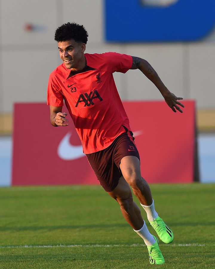 Luis Díaz se apartó del entrenamiento del Liverpool Malas noticias para el Liverpool, debido a que la nueva estrella, Luis Díaz sufrió una recaída en su lesión de rodilla en medio del entrenamiento en Dubái.