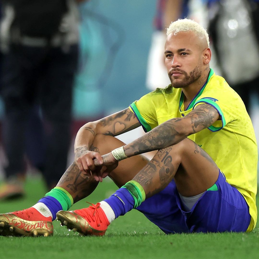 Neymar armó tremenda rumba tras eliminación del Mundial: fanáticos se le van encima La selección de Brasil y sus fanáticos aún no se recuperan de la eliminación del Mundial Catar 2022, y la sal en la herida ahora es la tremenda rumba que armó el futbolista brasileño Neymar Jr, tras decirle chao a la fiesta del futbol.
