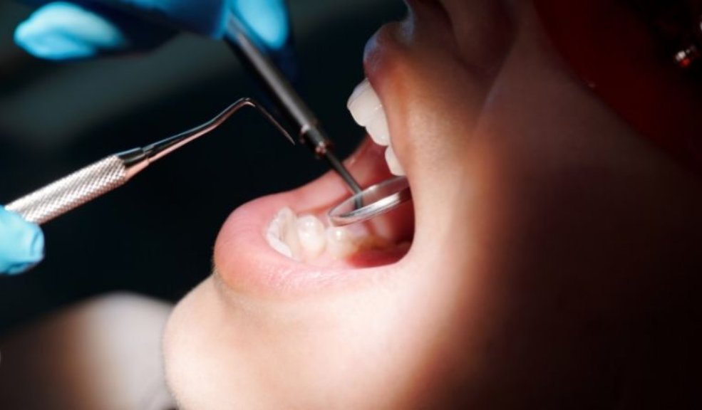 ¡Insólito! odontólogas son condenadas por sacarle 10 dientes a un niño Una práctica odontológica terminó con la carrera profesional de 2 mujeres en Argentina, luego de ser condenadas por sacarle 10 dientes a un niño sin necesidad.