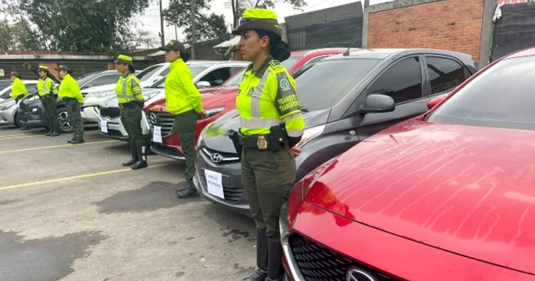 Policía recuperó más de mil vehículos robados entre noviembre y diciembre Según explicaron las autoridades, en Medellín se recuperaron 180 vehículos robados, siendo la principal ciudad donde se asestaron estos golpes a la delincuencia, que se suman a los 57 automotores en el departamento de Antioquia.
