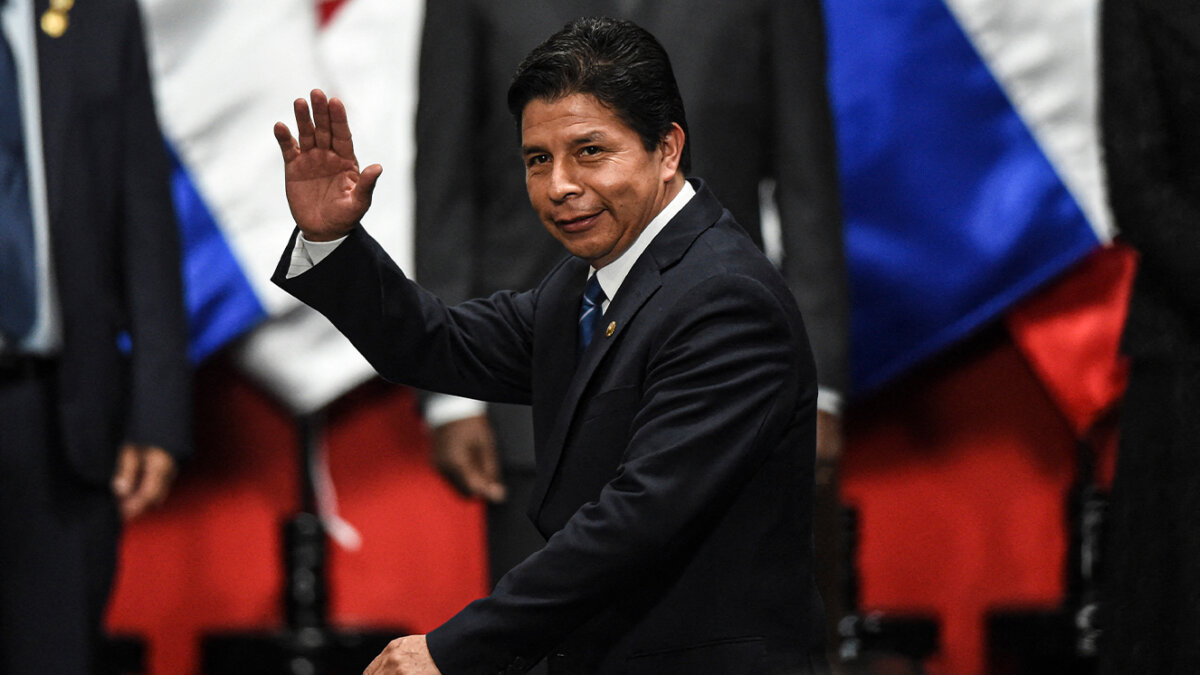 Presidente de Perú: capturado y destituido El Congreso de Perú destituyó este miércoles al presidente izquierdista Pedro Castillo por "incapacidad moral", ignorando la decisión del mandatario de disolver el Parlamento.