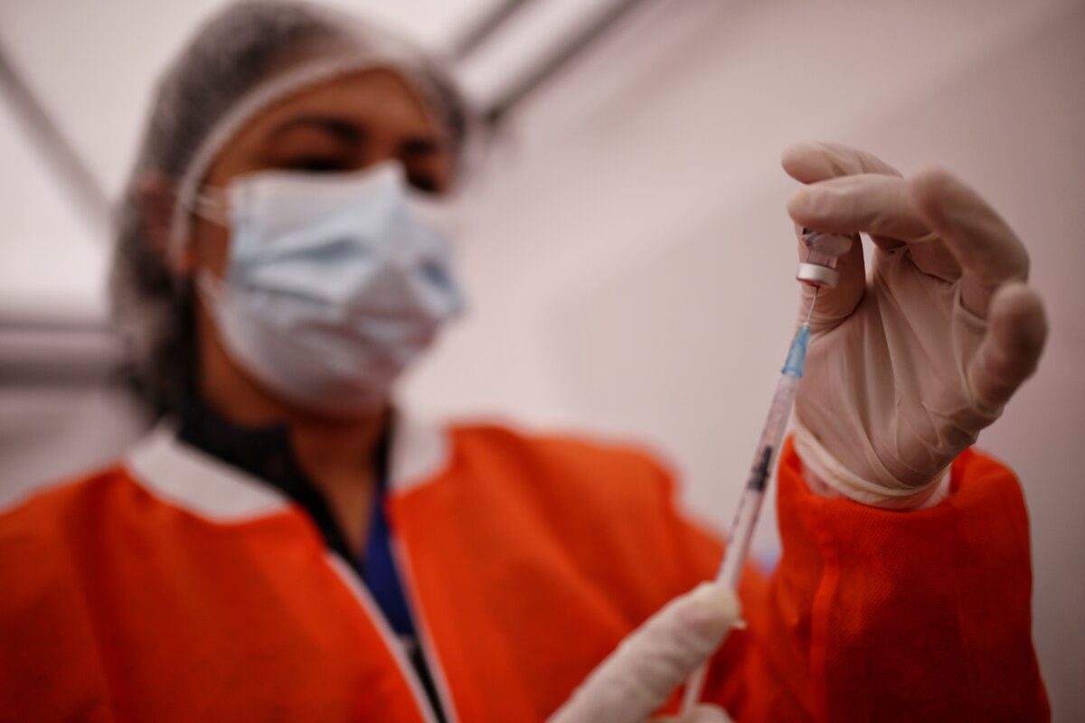 Japón donará a Colombia 25 mil dosis de vacunas contra la viruela del mono Un acuerdo bilateral anunciado este viernes entre Colombia y Japón permitirá la donación de 25 mil vacunas provenientes del país asiático para combatir el brote de la viruela del mono en Colombia.