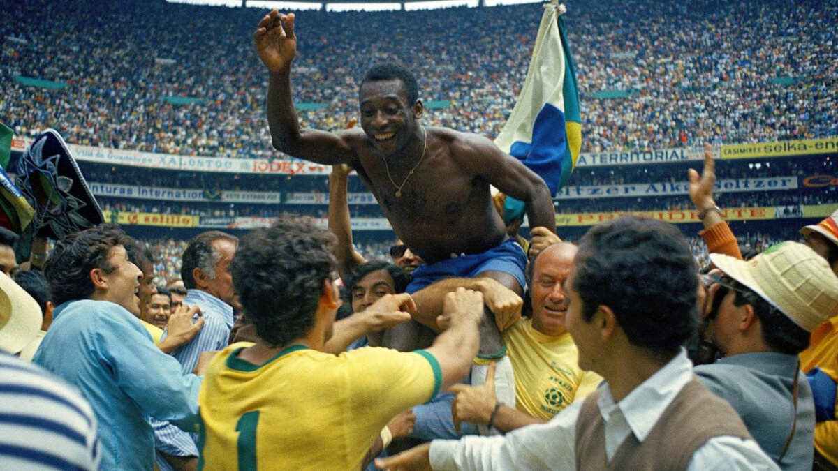 A sus 82 años murió Pelé: el rey ahora es eterno El astro brasileño Pelé acaba de fallecer en una clínica en Sao Paulo (Brasil), en donde se encontraba recluido desde hacía varias semanas combatiendo un cáncer de colon que le había sido diagnosticado hacía más de un año.