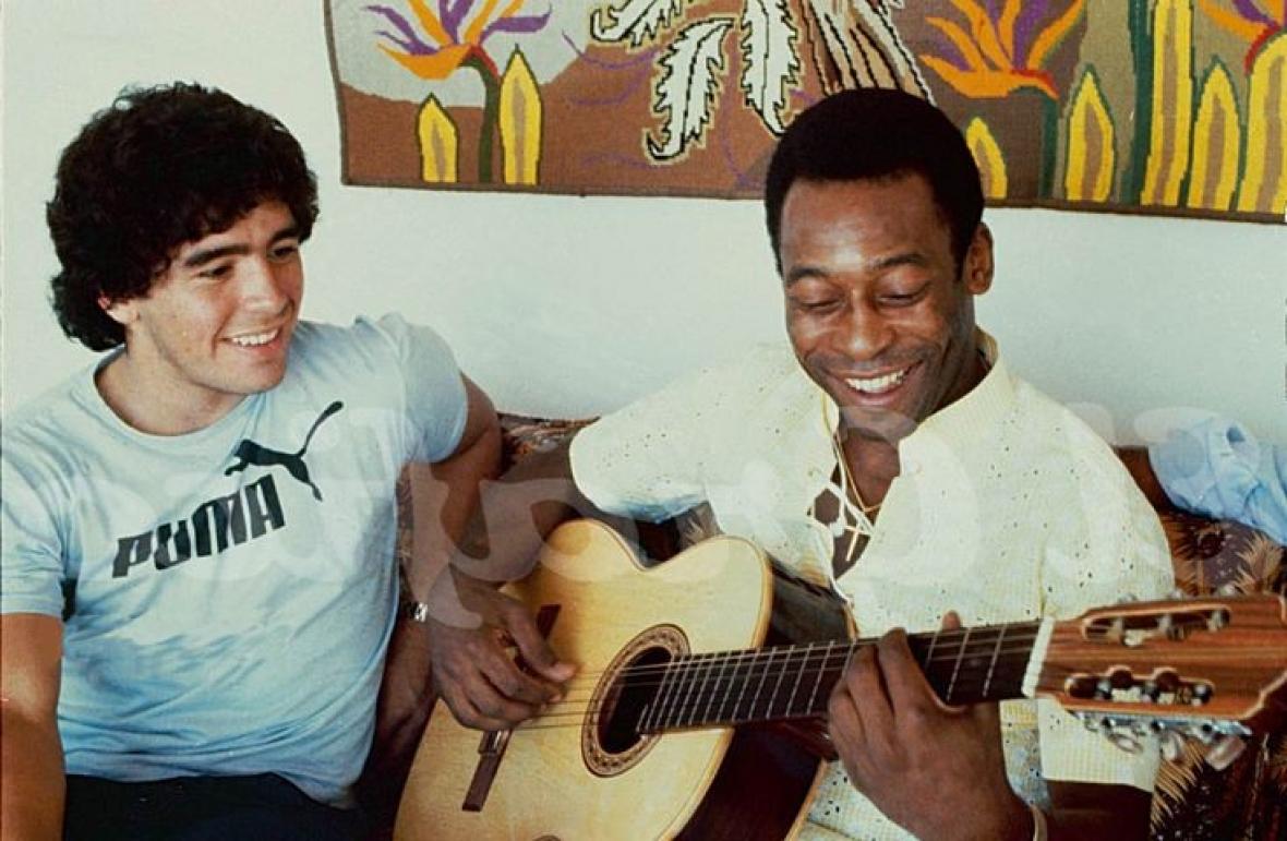 La faceta musical de Pelé Pelé además de ser un crack en la cancha también lo fue para las letras y la música, pero también hizo sus pinitos en el teatro y el cine.