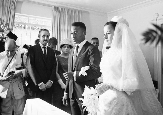 La vida de Pelé fuera de la cancha: 3 matrimonios, 7 hijos y una vida de telenovela Pelé tuvo un hijo que fue encarcelado, una expareja que pasó de modelo de revistas para adultos a reina de la televisión brasileña y una hija no asumida.