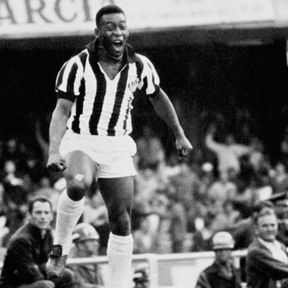 ¡Pelé ahora es leyenda! Su nombre era Edson Arantes do Nascimento, pero el fútbol lo convirtió en su "rey" y la historia lo recordará con un diminutivo universal: Pelé.