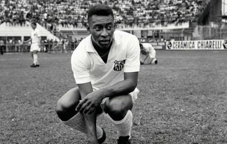 El día que le sacaron tarjeta roja a Pelé y terminó expulsado un arbitro en Colombia Muchas historias tienen Pelé tras su camino por el fútbol, pero tan insólita como la sucedida en 1968 en el estadio El Campín en Bogotá, quizás no.