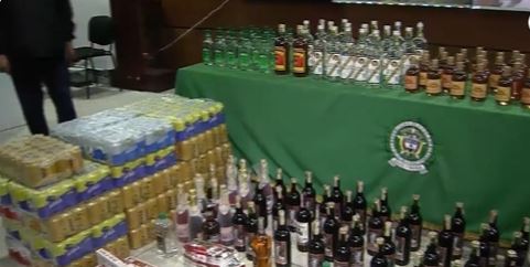 Nueva incautación de trago chimbo en Bosa y Soacha Continúan los operativos contra el licor adulterado en Bogotá y Soacha, las autoridades lograron incautar más de 7 mil botellas de trago chimbo en las últimas horas.