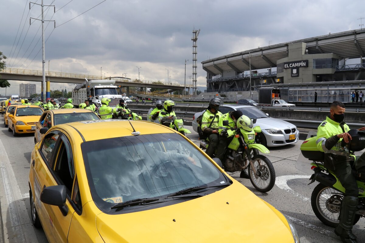 Atención: paro nacional de taxistas tiene nueva fecha El gremio de los taxistas podría salir a las calles para demostrar su inconformismo debido al alza en los precios de la gasolina.