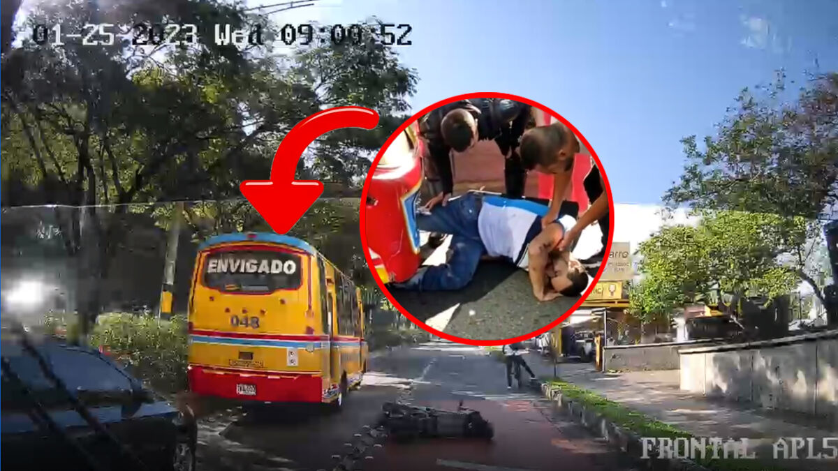¡EN VIDEO! Se salvó de quedar debajo de un bus En el accidente, que quedó grabado en video, se puede ver como el hombre tropieza, cae y está cerca de quedar debajo de un bus.